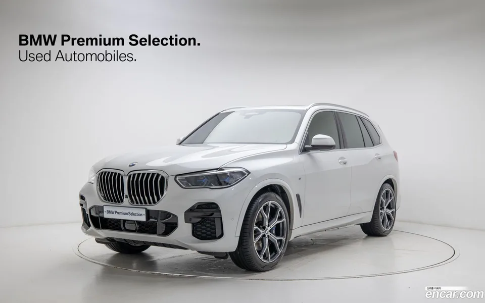 BMW X5 xDrive 40i M 2022 — фото 1, купить с доставкой в Москву