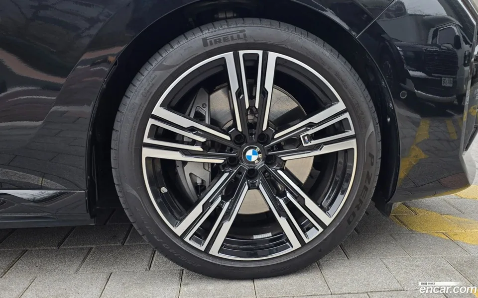 BMW 7 Series 750e xDrive M 2024 — миниатюра 5