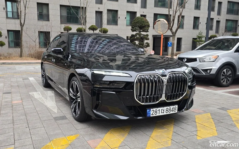 BMW 7 Series 750e xDrive M 2024 — фото 1, купить с доставкой в Москву