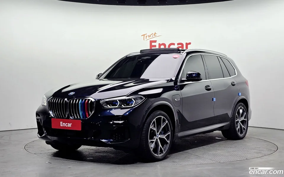 BMW X5 xDrive 45e M 2022 — фото 1, купить с доставкой в Москву