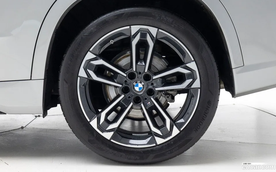 BMW X1 xDrive 20i M 2025 — миниатюра 2