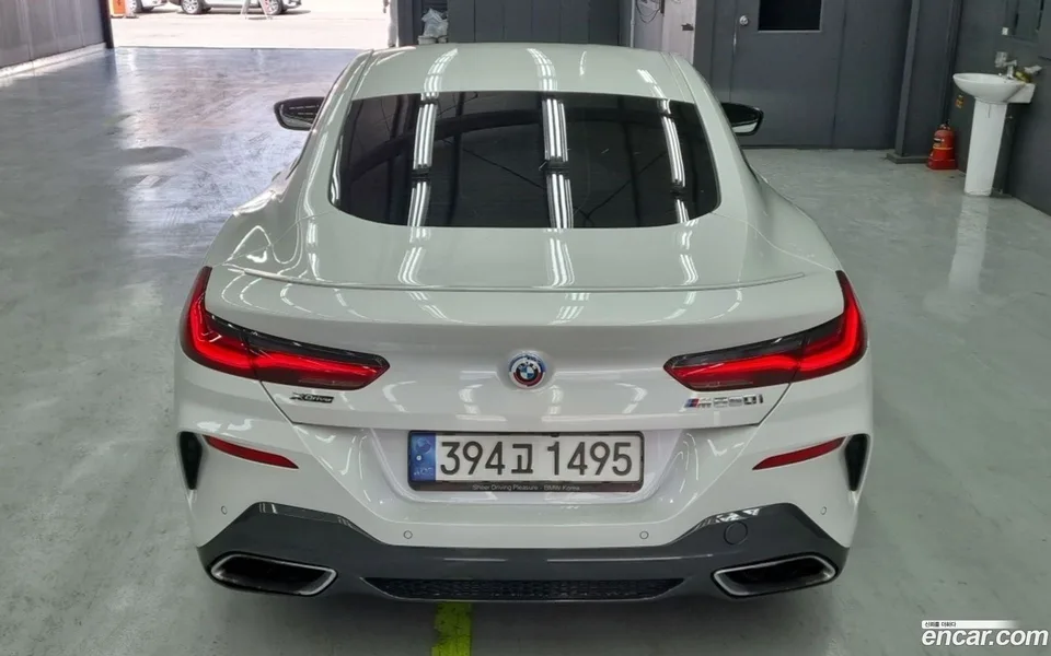 BMW 8 Series M850i xDrive 2022 — миниатюра 4