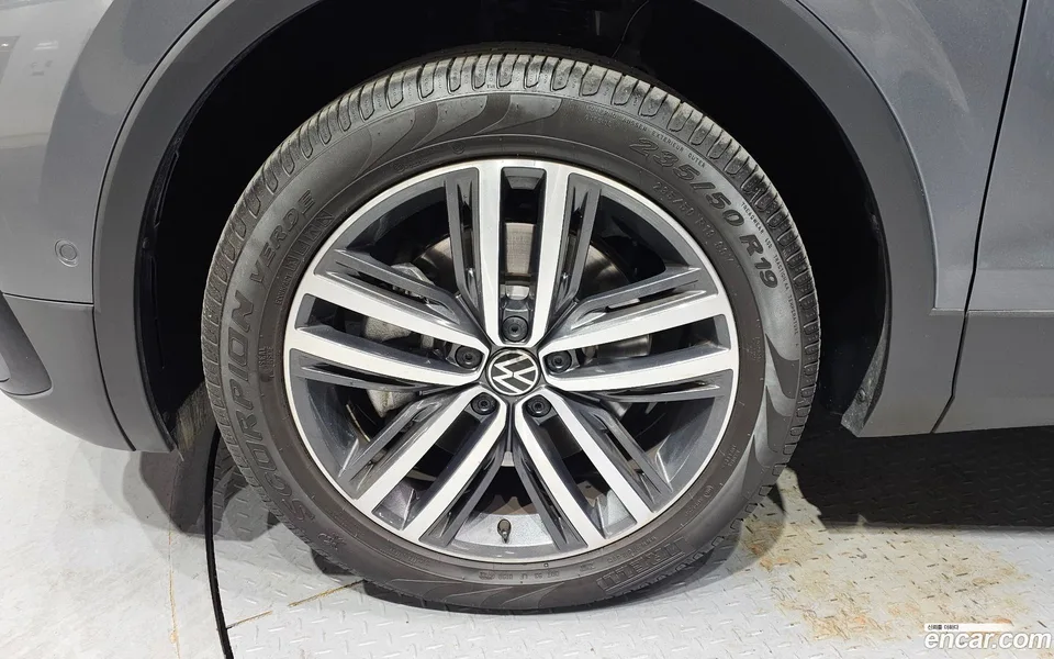 Volkswagen Tiguan Allspace 2.0 TSI 2024 — миниатюра 2