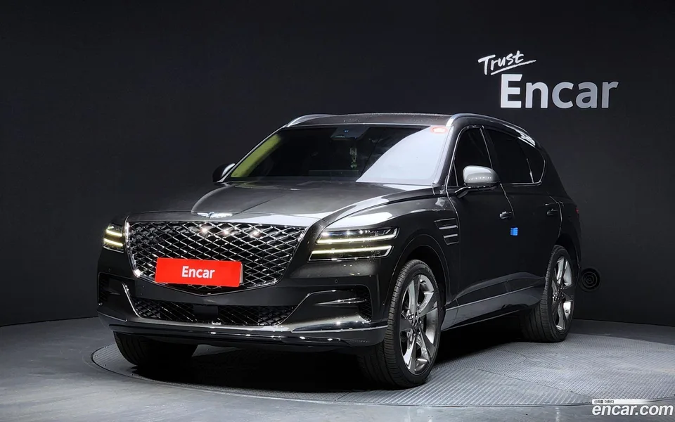 Genesis GV80 2.5T 2WD 2023 — фото 1, купить с доставкой в Москву