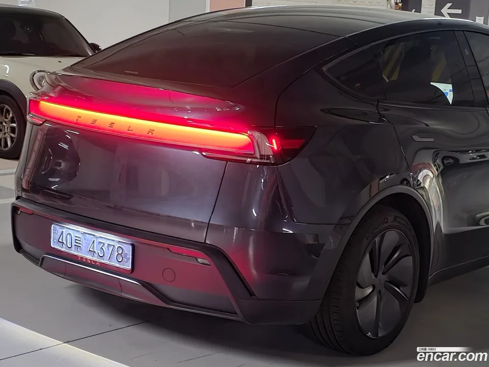 Tesla Model Y RWD 2025 — миниатюра 4