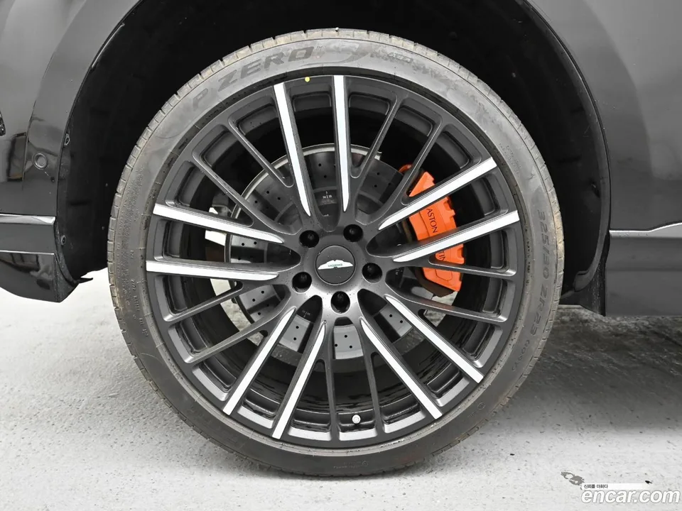 Aston Martin DBX 4.0 V8 707 2023 — миниатюра 2