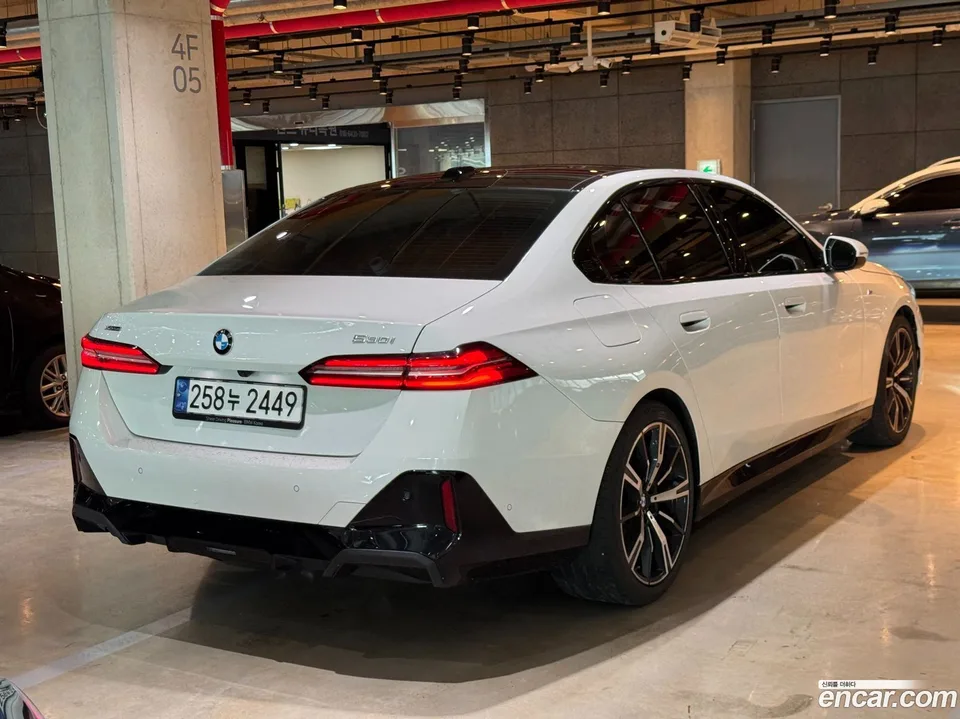 BMW 5 Series 530i xDrive M 2024 — миниатюра 4
