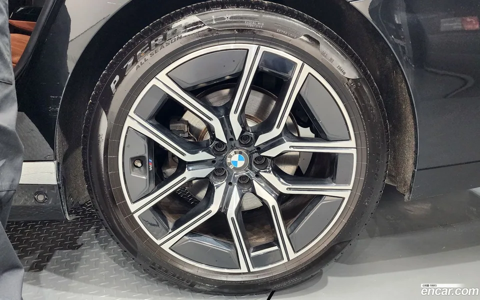 BMW 7 Series 740d xDrive M 2023 — миниатюра 5