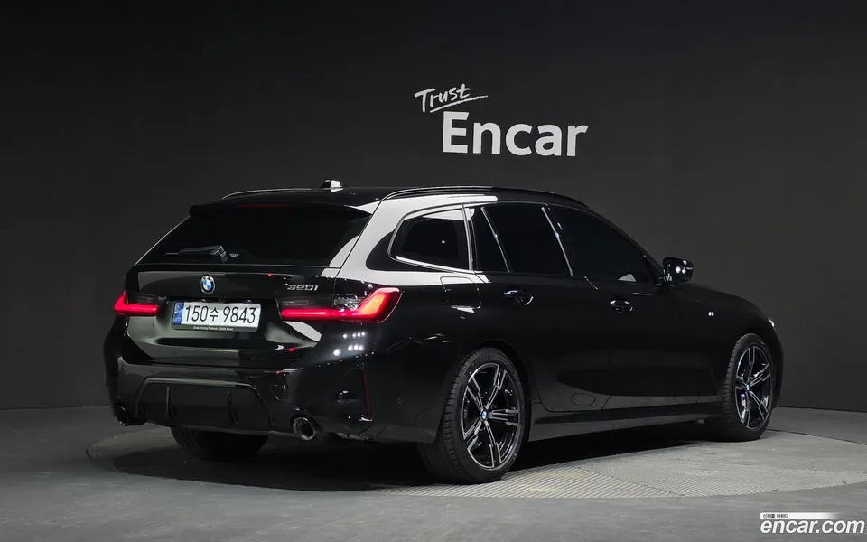 BMW 3 Series 320i M 2023 — фото 1, купить с доставкой в Москву