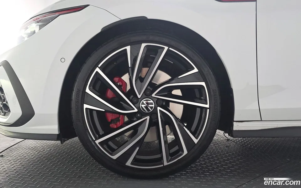 Volkswagen Golf 2.0 GTI 2023 — миниатюра 2
