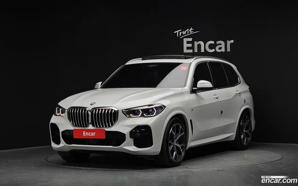 BMW X5 xDrive 30d M 2022 — фото 1, купить с доставкой в Москву