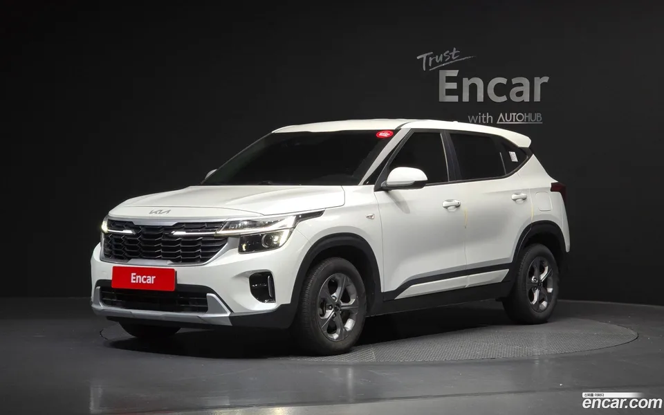 Kia Seltos 2.0 2WD 2023 — фото 1, купить с доставкой в Москву