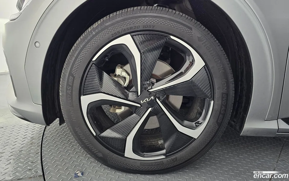 Kia EV6 4WD 2022 — миниатюра 2