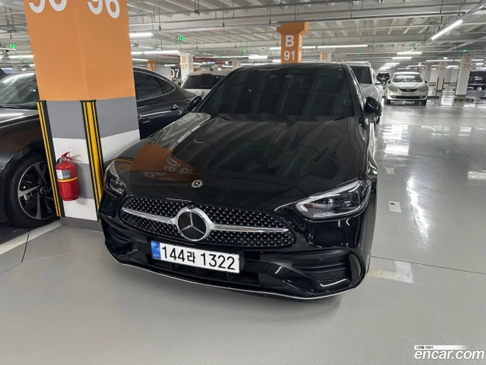 Mercedes-Benz C-Class C300 4MATIC AMG Line 2023 — фото 1, купить с доставкой в Москву