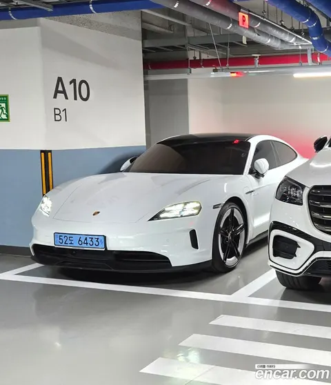 Porsche Taycan 2025 buy in Moscow