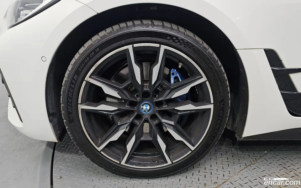 BMW i4 M50 2024 — миниатюра 2