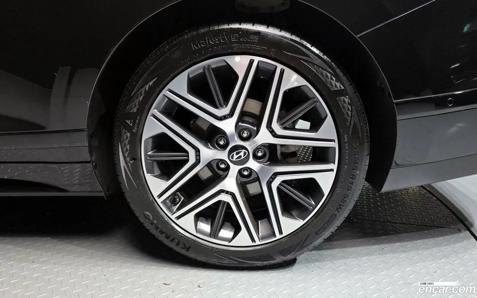 Hyundai Grandeur 2.5 2WD 2024 — миниатюра 2