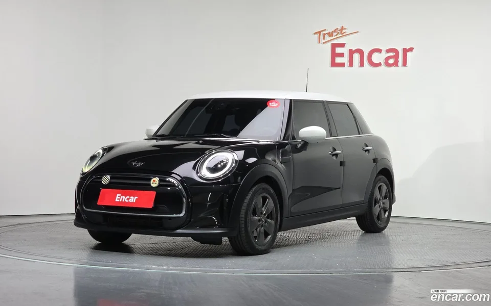 MINI Cooper 5 2023 — фото 1, купить с доставкой в Москву