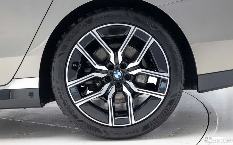 BMW 7 Series 740d xDrive M 2024 — миниатюра 5