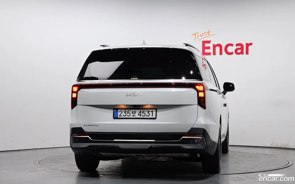 Kia Carnival 9 2024 — thumbnail 4