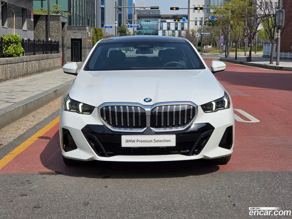 BMW 5 Series 523d M 2025 — миниатюра 3