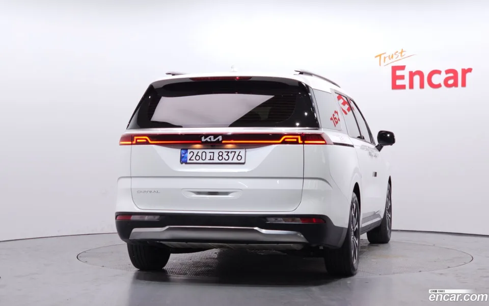 Kia Carnival 9 2023 — thumbnail 4