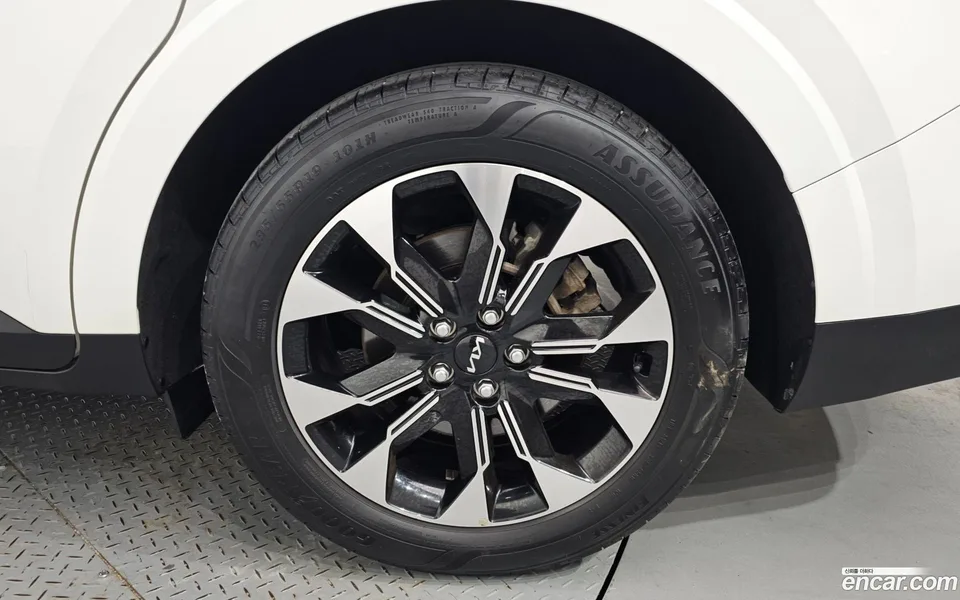Kia Carnival 9 2023 — thumbnail 5