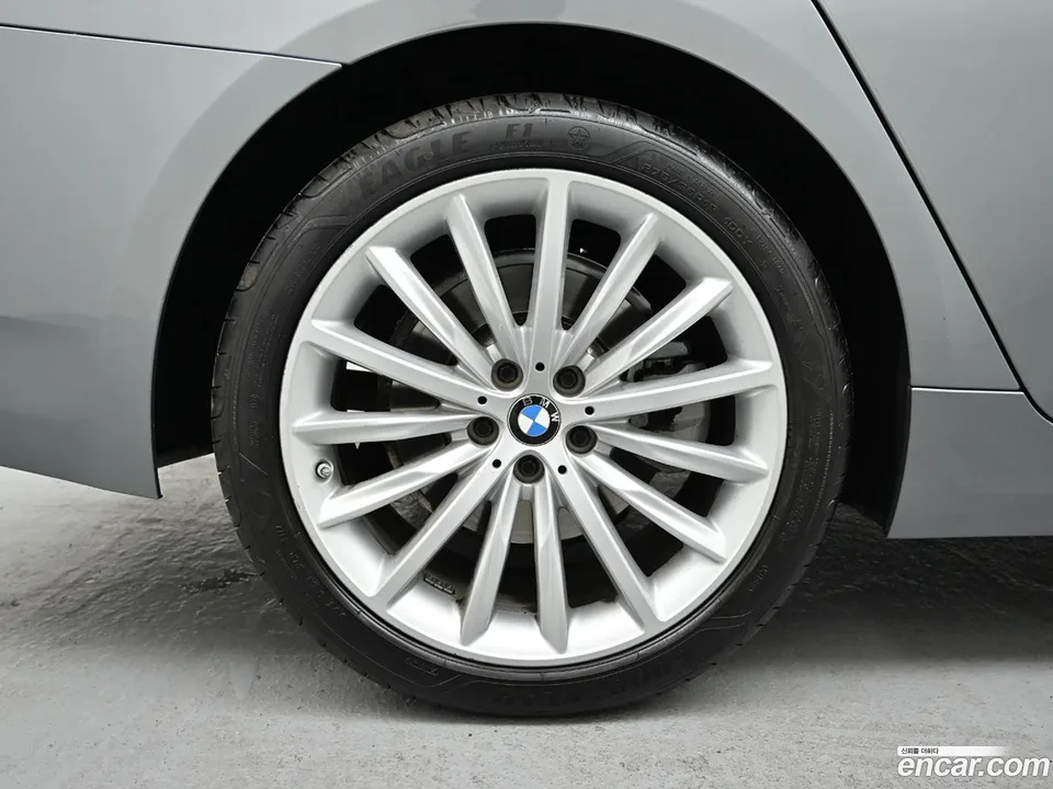 BMW 5 Series 530i 2023 — миниатюра 5