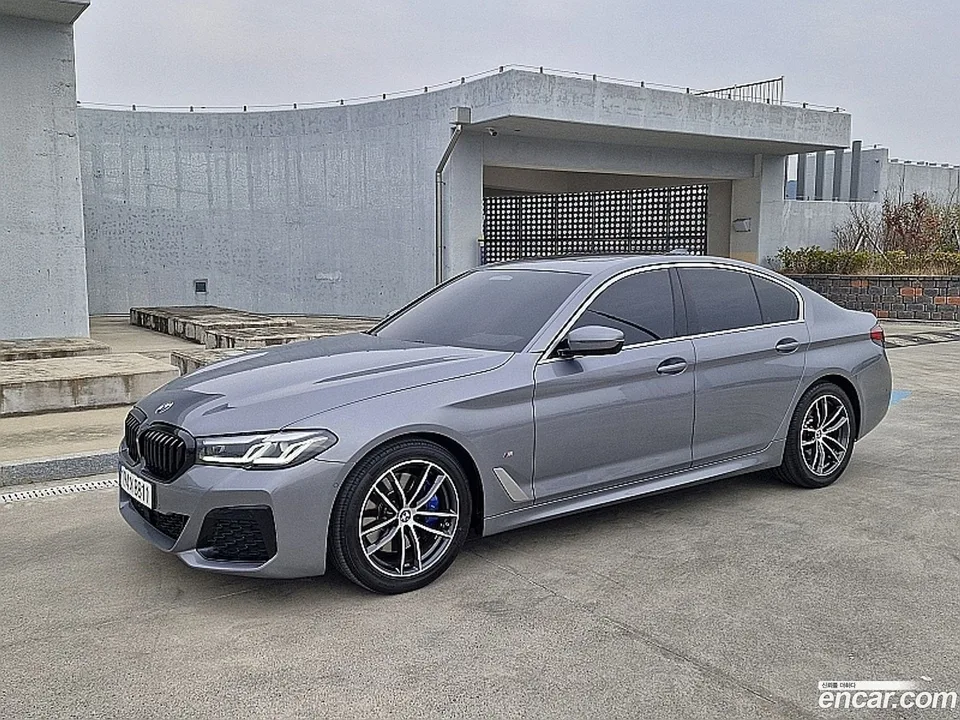 BMW 5 Series 520i M 2023 — миниатюра 2