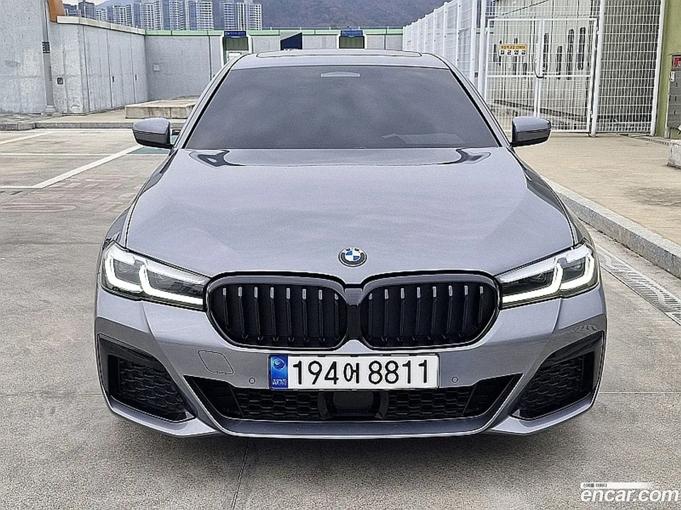 BMW 5 Series 520i M 2023 — фото 1, купить с доставкой в Москву