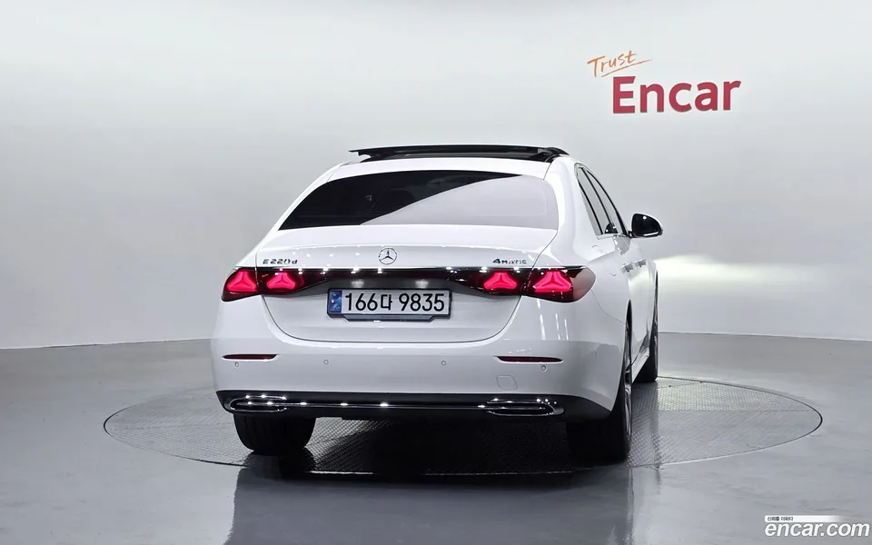Mercedes-Benz E-Class E220d 4MATIC 2025 — миниатюра 4