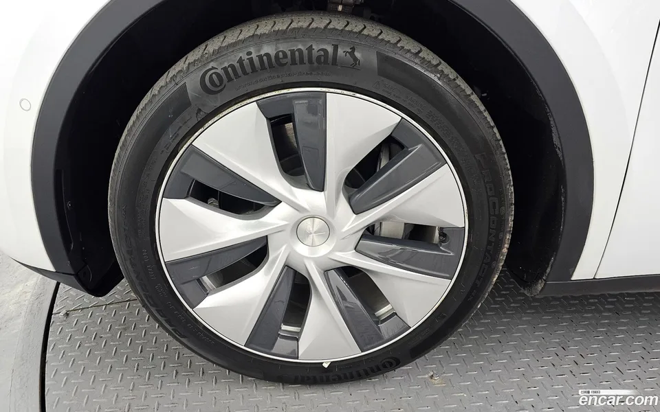 Tesla Model Y AWD 2022 — миниатюра 5