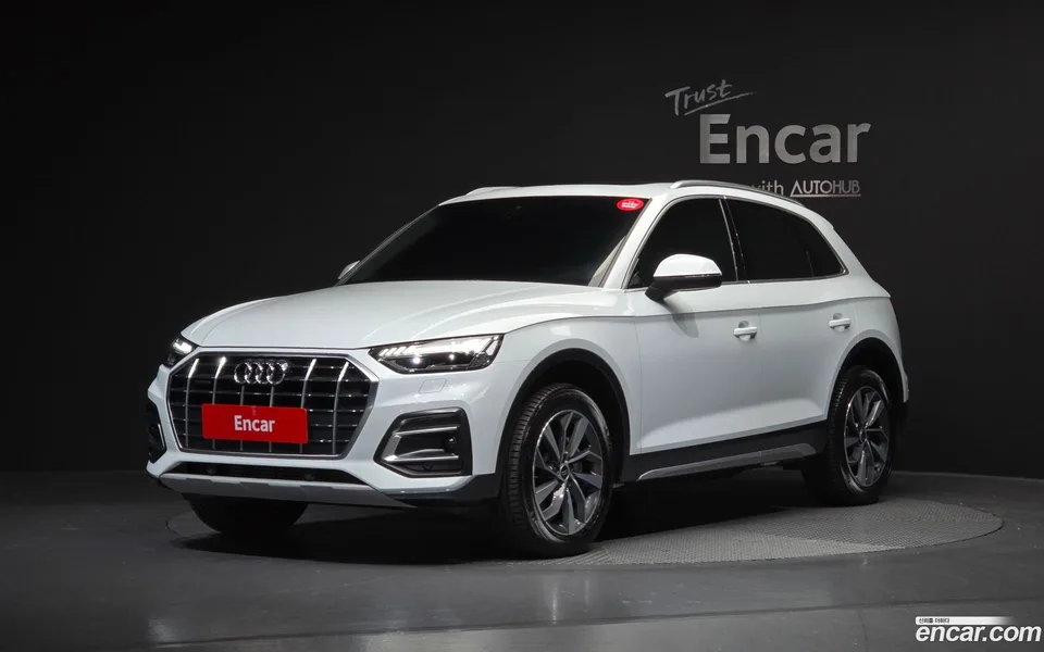 Audi Q5 45 TFSI 2023 — фото 1, купить с доставкой в Москву