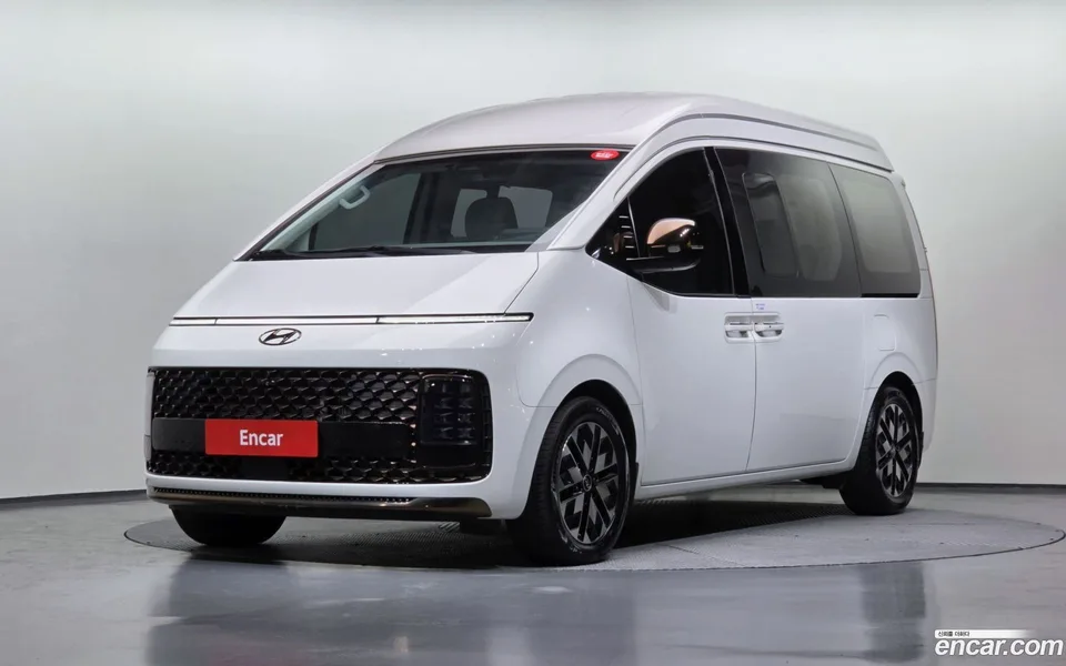 Hyundai Staria 4WD 7 2022 — фото 1, купить с доставкой в Москву