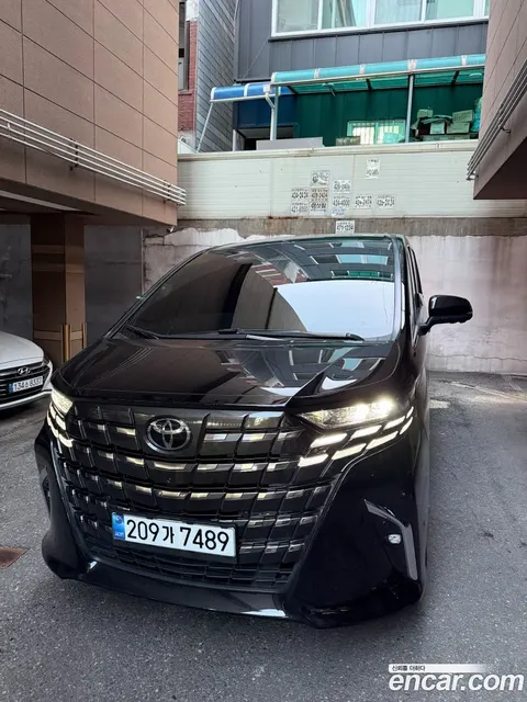Toyota Alphard 2025 купить в Москве