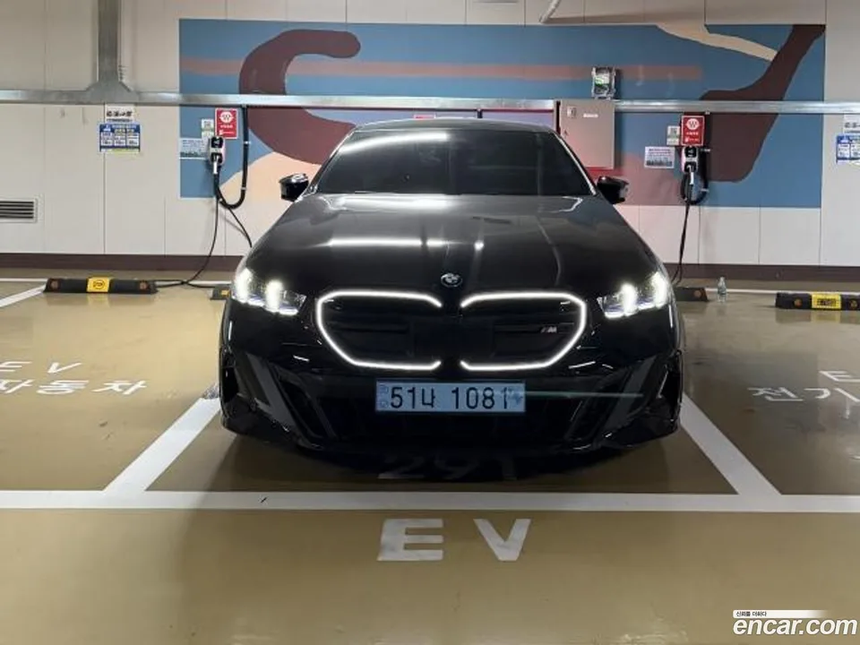 BMW i5 M60 xDrive 2024 — фото 1, купить с доставкой в Москву