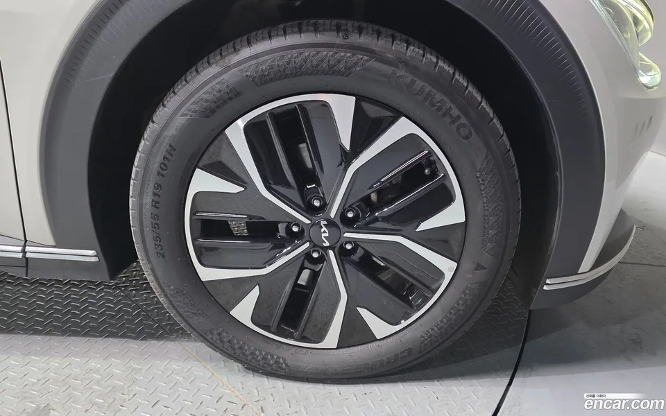 Kia EV6 4WD 2022 — миниатюра 2