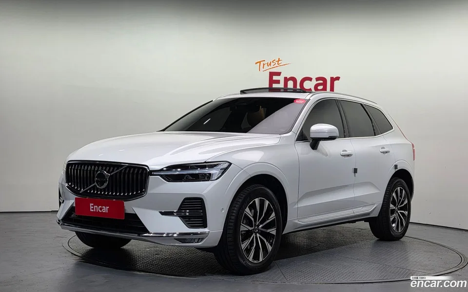 Volvo XC60 B5 2023 — фото 1, купить с доставкой в Москву