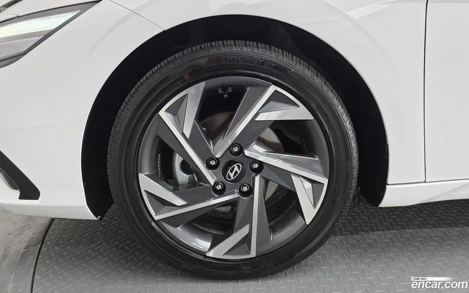 Hyundai Avante CN7 1.6 2024 — миниатюра 2