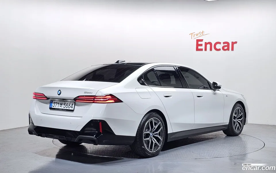 BMW 5 Series 520i M 2025 — миниатюра 2