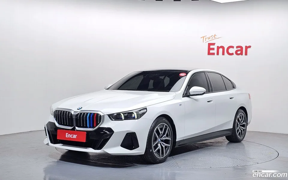 BMW 5 Series 520i M 2025 — фото 1, купить с доставкой в Москву