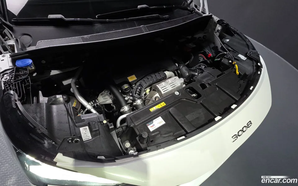 Peugeot 3008 1.2 Pure Tech 2024 — миниатюра 2