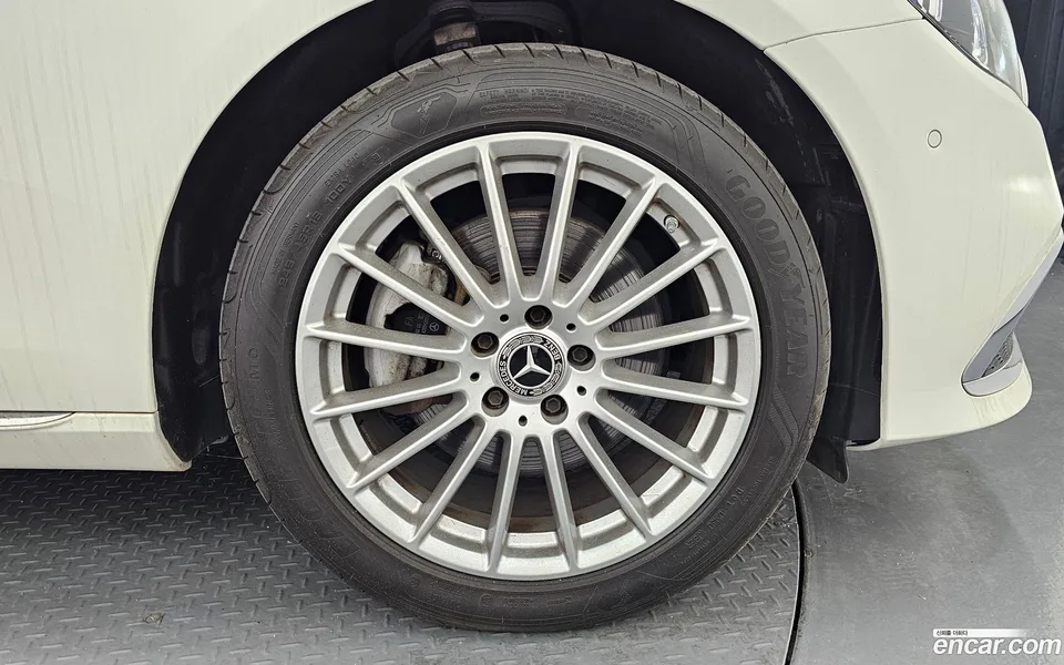 Mercedes-Benz E-Class E250 2022 — thumbnail 5