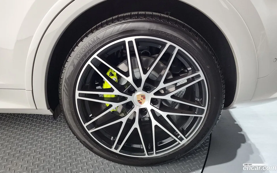 Porsche Cayenne 3.0 E- 2025 — миниатюра 5