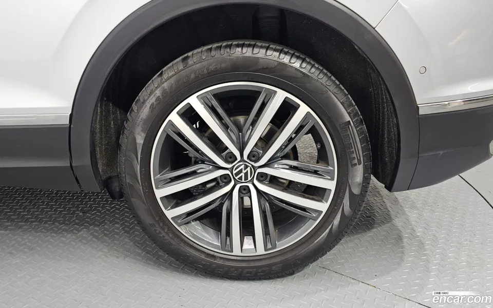Volkswagen Tiguan 2.0 TDI 2023 — миниатюра 2