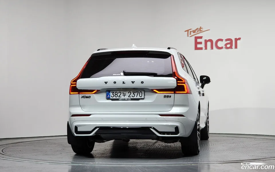 Volvo XC60 B5 2025 — миниатюра 4