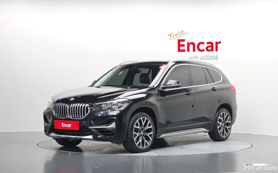 BMW X1 xDrive 20i xLine 2022 — фото 1, купить с доставкой в Москву