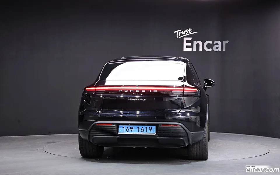 Porsche Macan Electric 4S 2025 — миниатюра 4