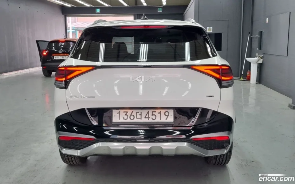Kia Sportage Hybrid 2WD 2023 — миниатюра 4