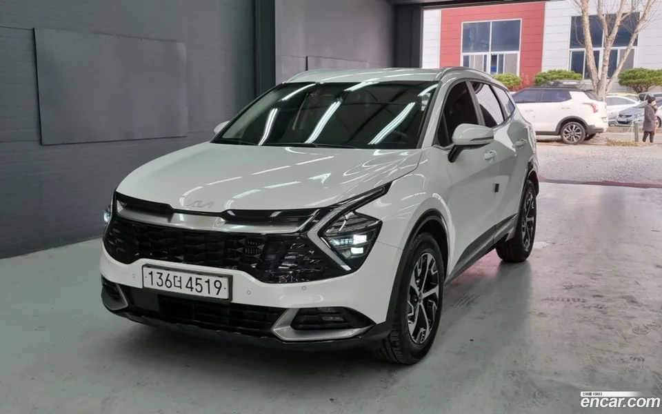 Kia Sportage Hybrid 2WD 2023 — фото 1, купить с доставкой в Москву